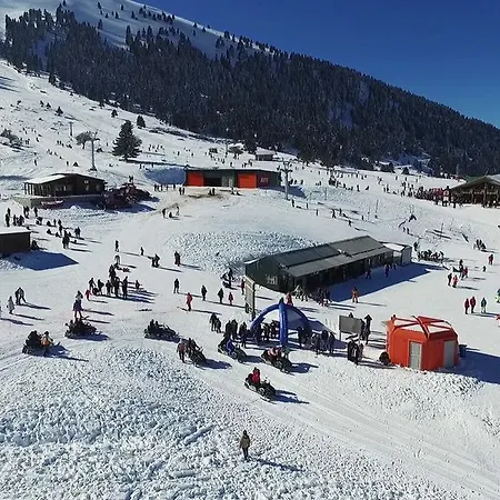 بيت للعطل Luxurious Near Kalavryta Ski
